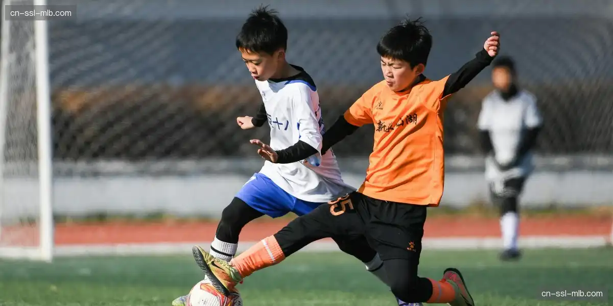 📸 赛场灯光熠熠生辉，照亮每一位英雄！🌟